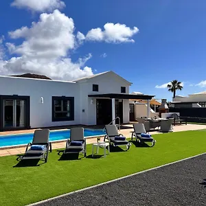  Villa Amura