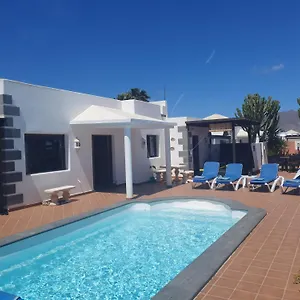  Villa Utopia, 4 Bedrooms Close To Old Town, Heated Pool With Complete Privacy
